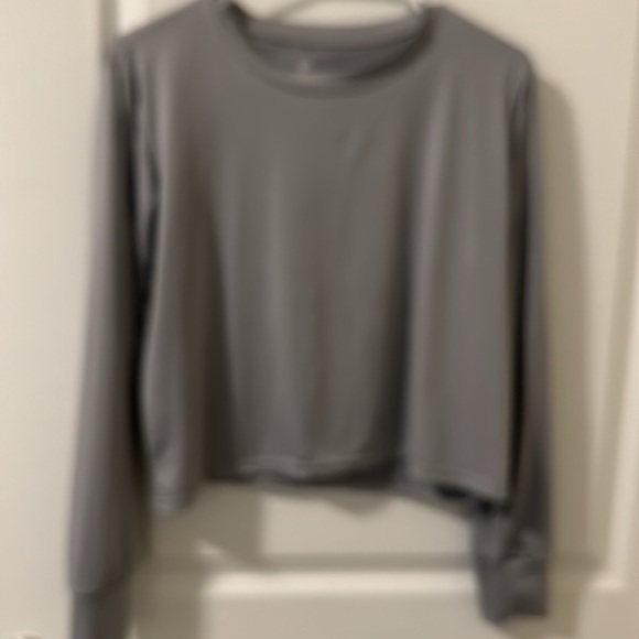 Cropped long sleeve workout top - Picture 2 of 3